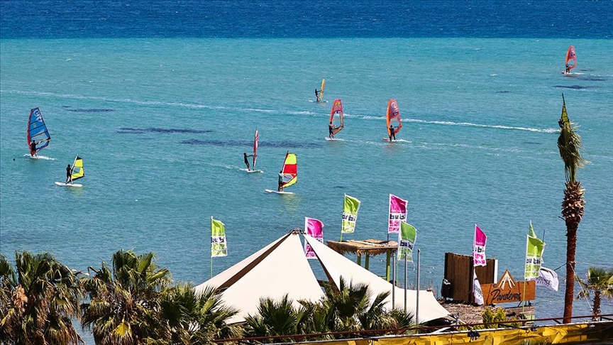 Kovid-19 sayılarındaki düşüş ve aşılamadaki artış Çeşme turizmini hareketlendirdi