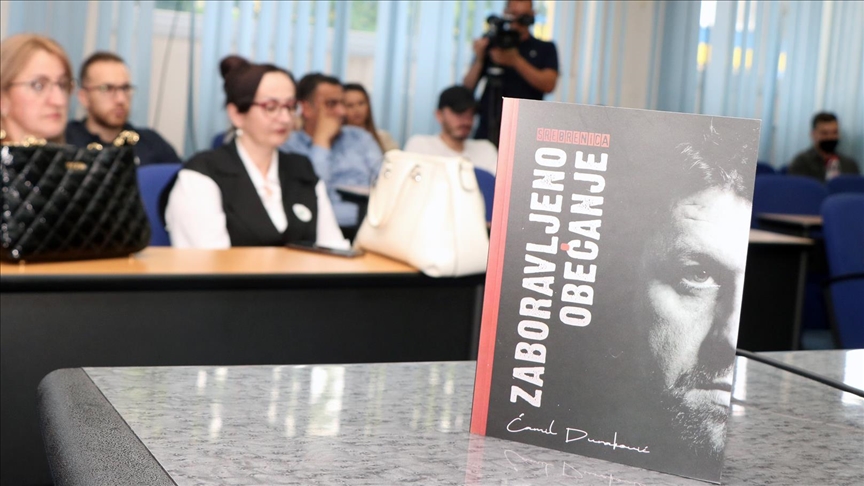 Tuzla: Ćamil Duraković promovisao knjigu "Srebrenica: Zaboravljeno obećanje"