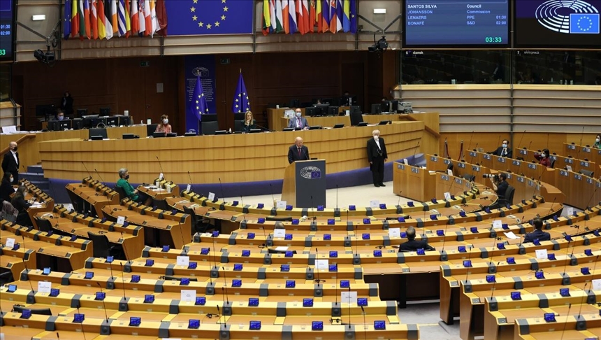 El Parlamento Europeo pide suspender temporalmente las patentes de las vacunas contra la COVID-19