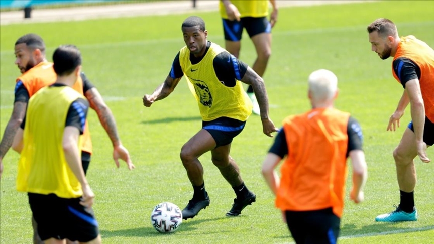 Paris Saint-Germain sign Georginio Wijnaldum on free transfer