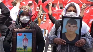 Şırnak’ta terör mağduru aileler HDP İl Başkanlığı önünde eylem yaptı