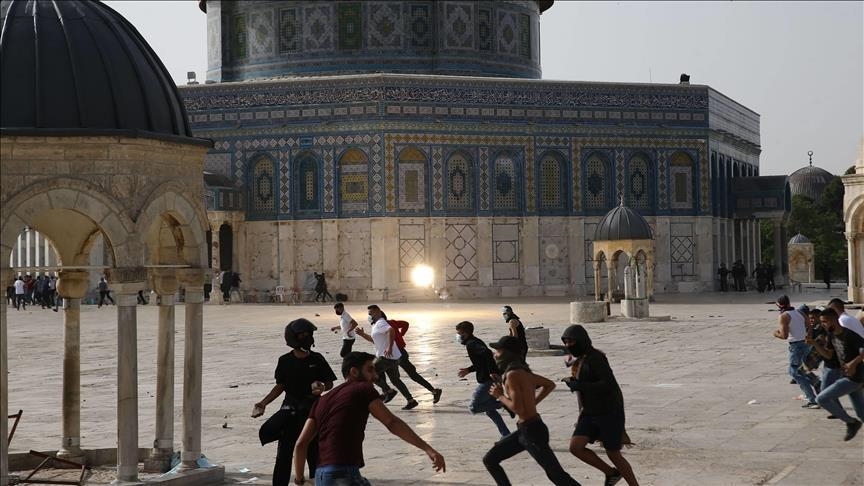 الشرطة الإسرائيلية تعتقل 3 فلسطينيين قرب المسجد الأقصى
