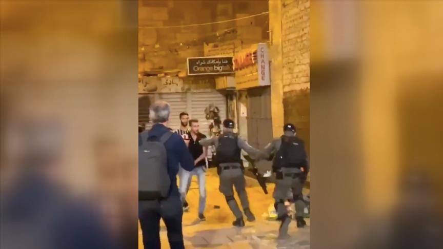 Israeli police attack Palestinians praying outside Damascus Gate