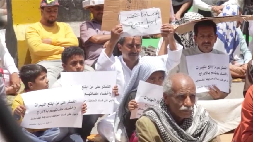 اليمن.. اعتصام مفتوح أمام مقر محافظة تعز تنديدا بالفساد