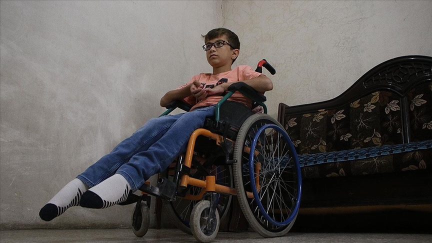 Injured in regime strike, Syrian boy eyes treatment in Turkey