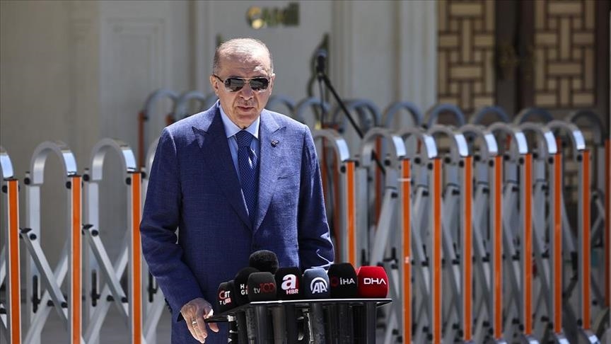 Erdogan : "Nous discuterons des relations entre la Turquie et la France" 