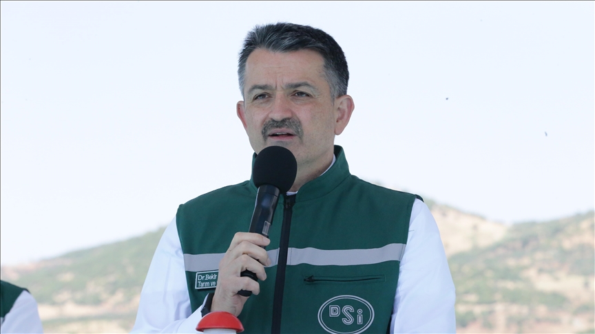 Tarım ve Orman Bakanı Bekir Pakdemirli: Bu yıl yaklaşık 1,6 milyon dekar araziyi sulamaya açmayı hedefliyoruz