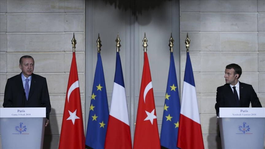 Turquía y Francia discutirán sus relaciones durante cumbre de la OTAN