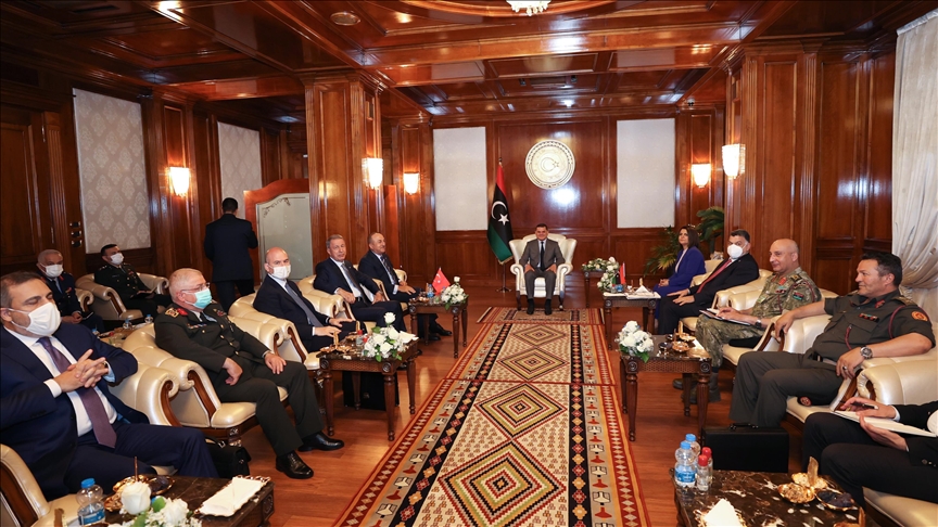 دیدار چاووش‌اوغلو با نخست‌وزیر و اعضای شورای ریاستی لیبی