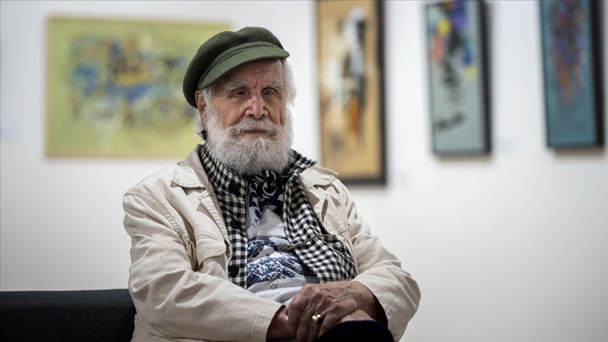 93 yaşındaki sanatçı Etem Çalışkan'ın 'Aşk Olsun' sergisi ziyarete açıldı
