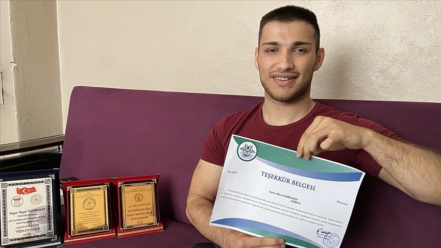 Bedensel engelini sporla aşan genç azmiyle örnek oluyor
