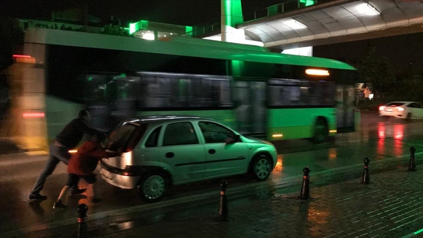 Konya'da sağanak yaşamı olumsuz etkiledi