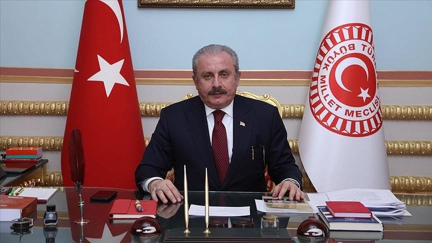 رئيس البرلمان التركي يهنئ روسيا بعيدها الوطني