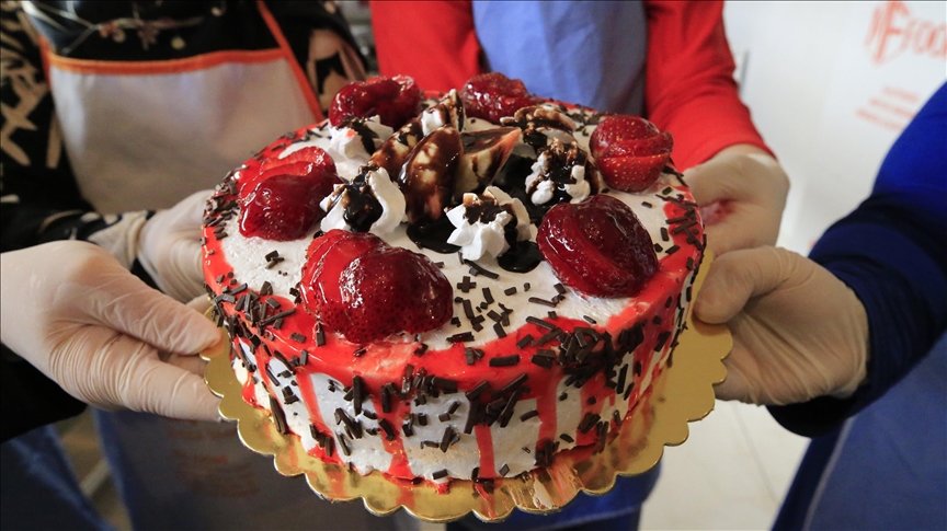 Glutensiz pasta hazırlayan anneler çölyak hastası çocukların doğum gününü kutluyor