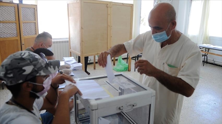 Алжирците гласаат на првите парламентарни избори во земјата од заминувањето на Бутефлика
