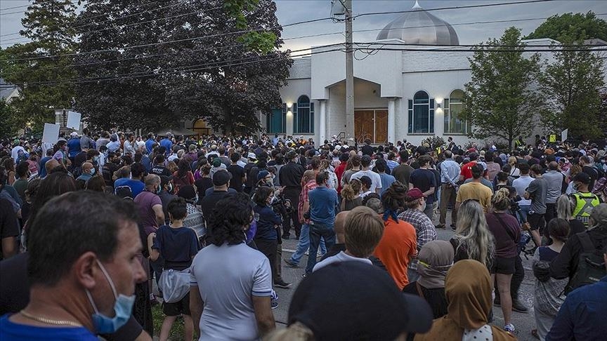 كندا.. الآلاف يشاركون في مراسم جنازة عائلة مسلمة بأونتاريو
