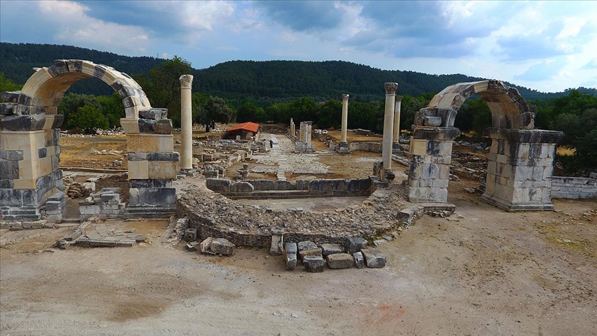 Gladyatörler kentinin şehir kapısı yıllar sonra yeniden ayağa kaldırıldı