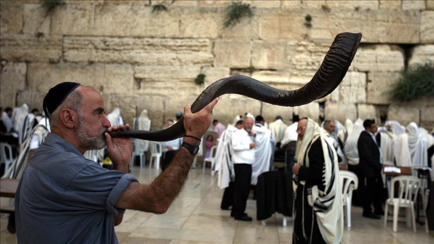 إسرائيل.. صلوات تلمودية ضد "حكومة بينيت - لبيد"