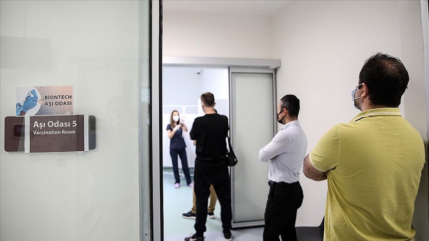 Sağlık Bakanı Koca: Son 24 saat içinde 449 bin 684 doz aşı yapıldı