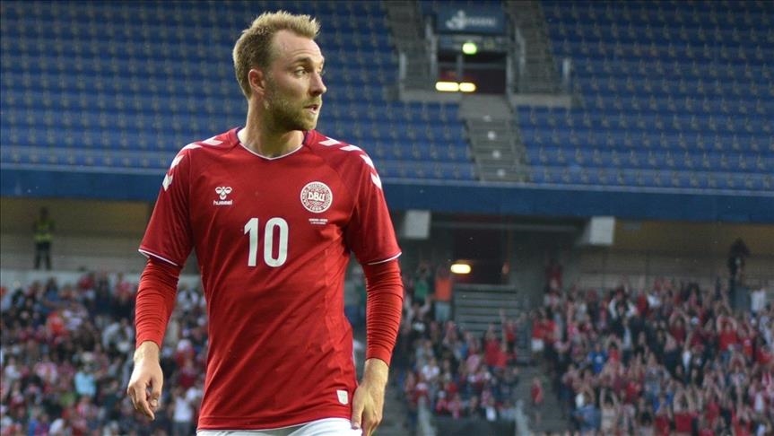 U stabilnom stanju: Christian Eriksen pozdravlja iz bolnice