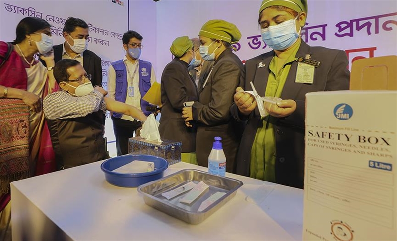China entrega a Bangladés otras 600.000 dosis de la vacuna contra la COVID-19