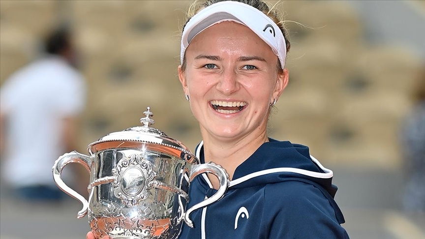 Barbora Krejcikova Fransa Açık'ta teklerin ardından çiftlerde de kupaya uzandı
