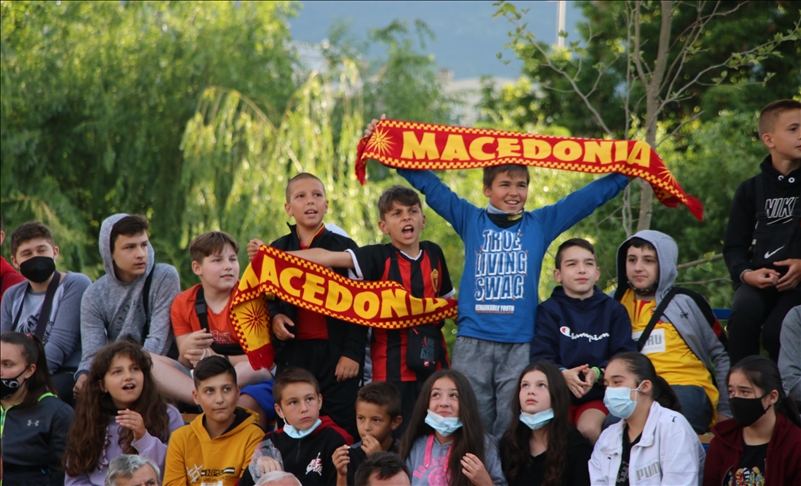 Скопје: Граѓаните го следеа преносот од првиот настап на Северна Македонија на Европско првенство во фудбал