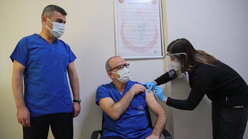 Turquía anuncia la vacunación contra la COVID-19 a mayores de 40 años 