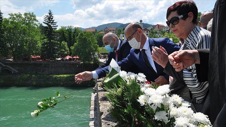 Bosnia commemorates victims burned alive in war
