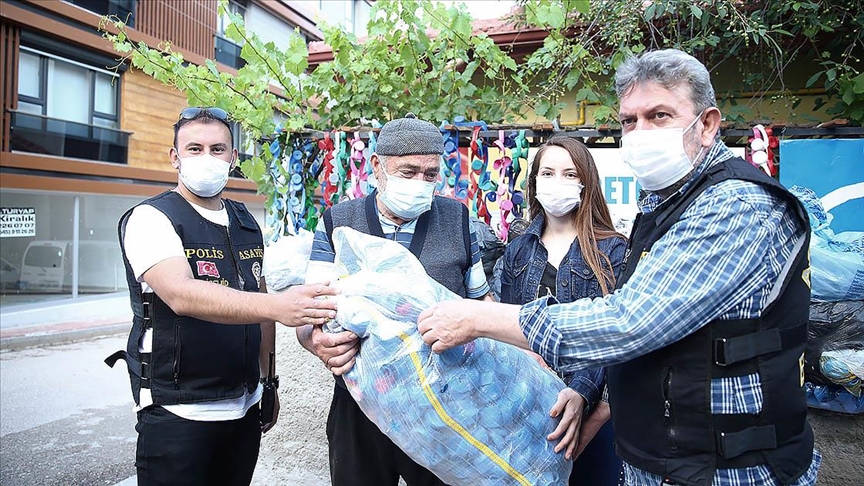 Eskişehir'de dede ile torununun yardım için topladığı kapakları çaldığı iddia edilen şüpheli yakalandı
