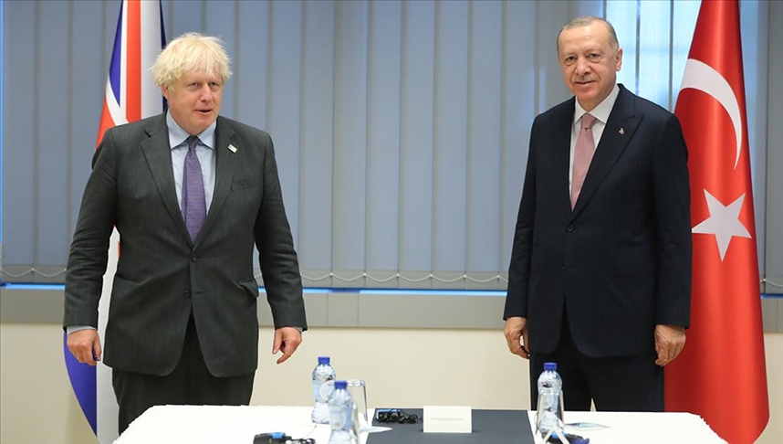 Erdoğan ve Johnson iki ülke arasındaki seyahatin yeniden başlamasının önemi üzerinde mutabık kaldı