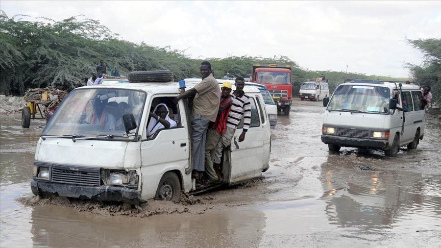 Somalia sends 2 planeloads of aid to flood-hit south