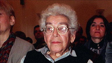 En sevilen dinozor yazar: Mina Urgan