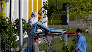 Russia sees slight drop in virus cases after 11 days