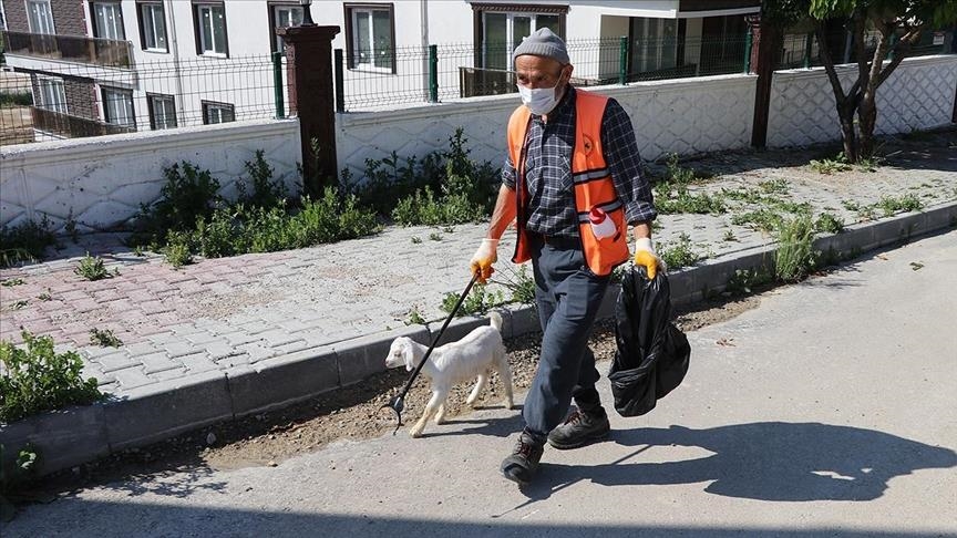 Unusual friendship between Turkish cleaner, baby goat