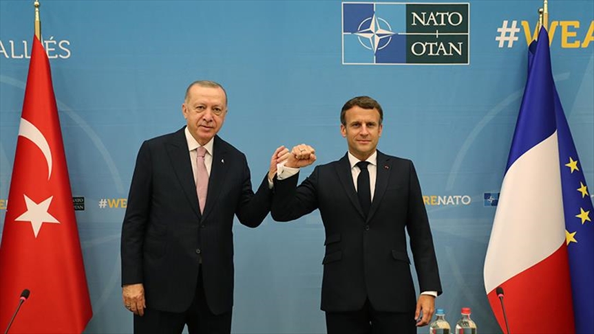 Macron y Erdogan se reunieron en un 'ambiente pacífico' pese a controversia por trato a musulmanes en Francia