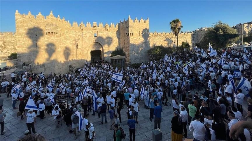 Israeli settlers' flag march arrives at Damascus Gate amid tension