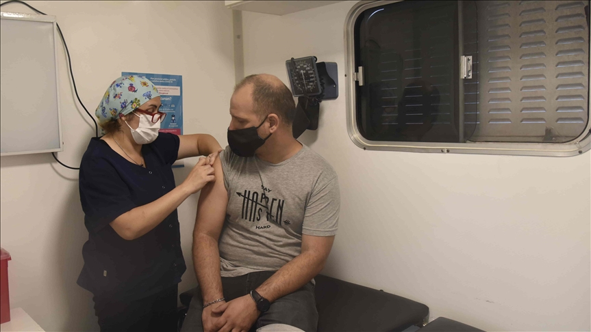 Argentina continúa la distribución de las vacunas anticoronavirus que produjo con México