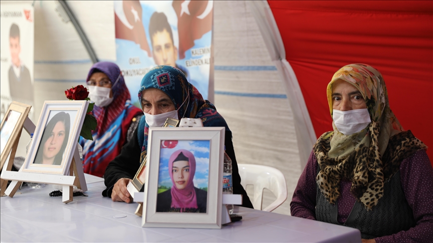 В Диярбакыре 652-й день подряд продолжается сидячая акция матерей