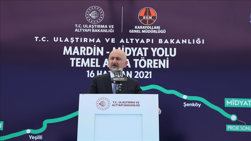 Bakan Karaismailoğlu: Mardin-Midyat Yolu'nu tamamen bölünmüş yol haline getirmek için çalışmalara başlıyoruz
