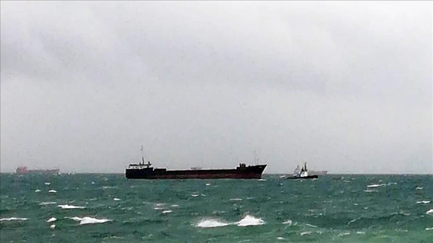Kartal'da sürüklenen kargo gemisine müdahale edildi