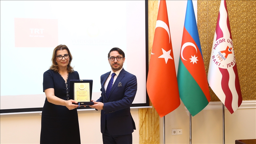 اعطای لوح تقدیر آذربایجان به خبرگزاری آناتولی و تی آر تی 