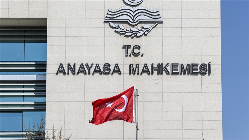 Üniversite öğretim elemanlarının kadrolarının cumhurbaşkanlığı kararnamesi ile düzenlenmesi iptal edildi