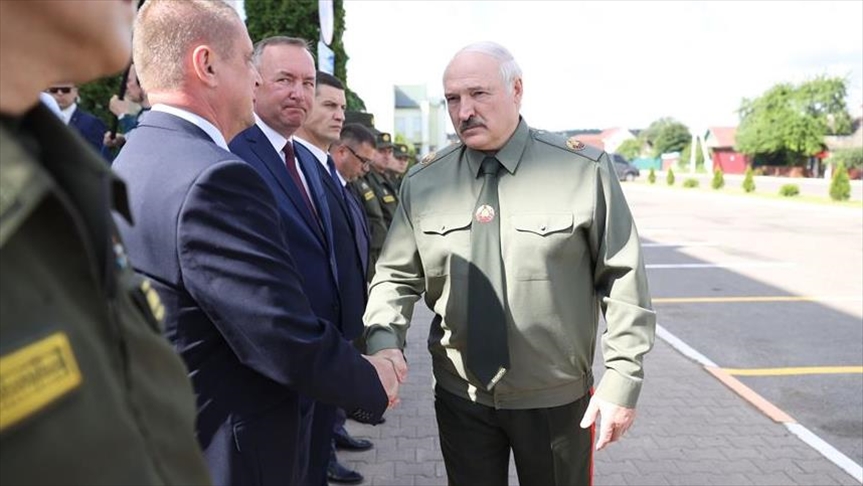 Лукашенко: Только всенародная оборона способна дать настоящий отпор противникам