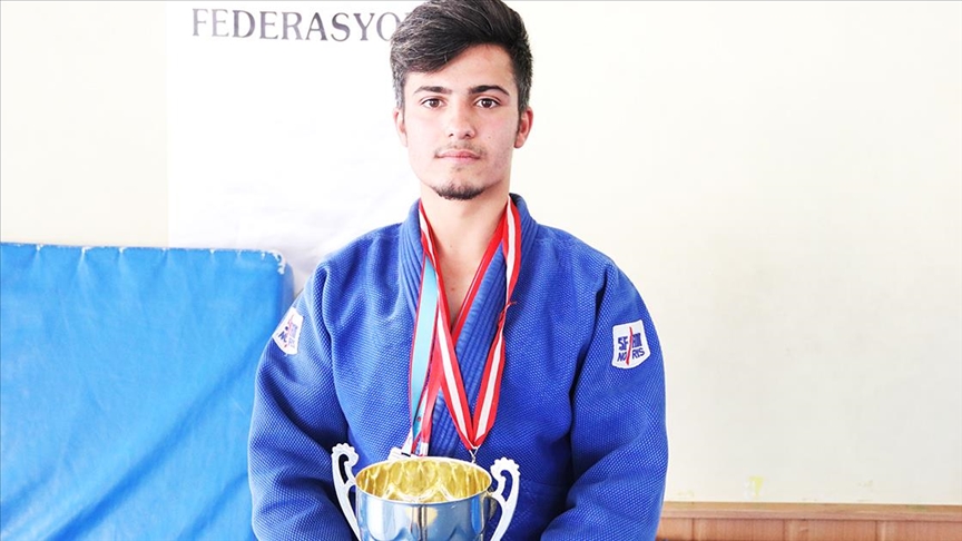 Pazarda çalışırken tanıştığı judo hayatını değiştirdi