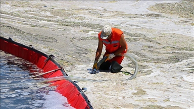Turkey collects nearly 3,300 cubic meters of mucilage from sea