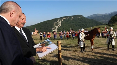 Алиев и Эрдоган понаблюдали за выступлением карабахских скакунов