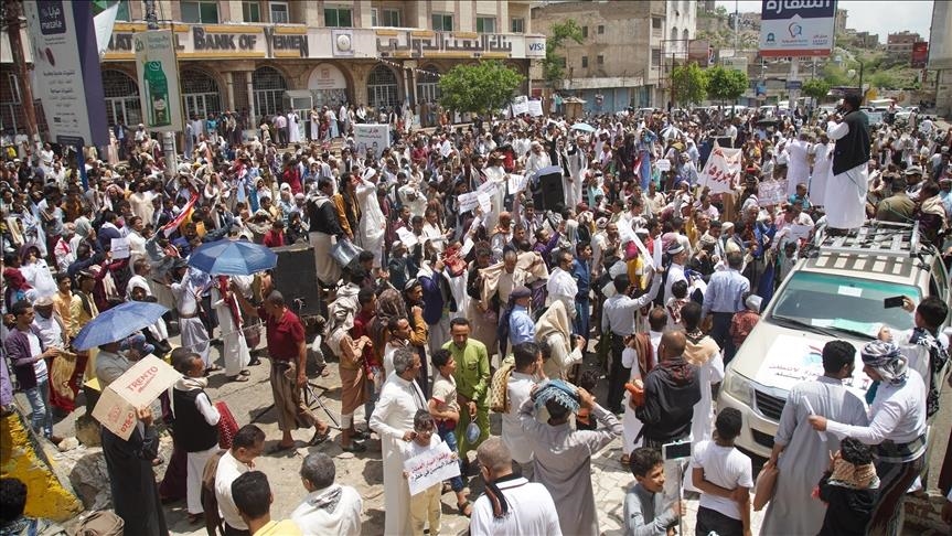 اليمن.. المئات يطالبون في تعز بمحاسبة "الفاسدين"
