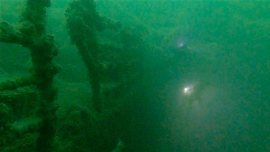Kocaeli'de su altındaki 'emektar vapur' müsilajla kaplandı