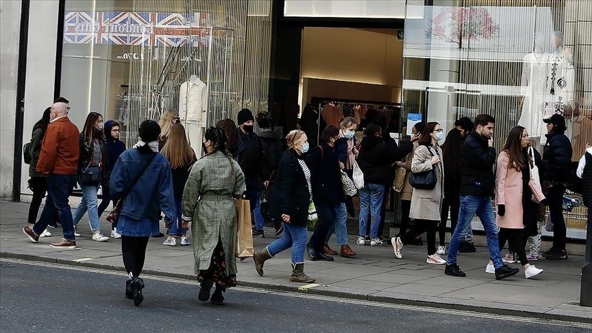 Velika Britanija: Broj novozaraženih premašio 11.000, prvi put od februara
